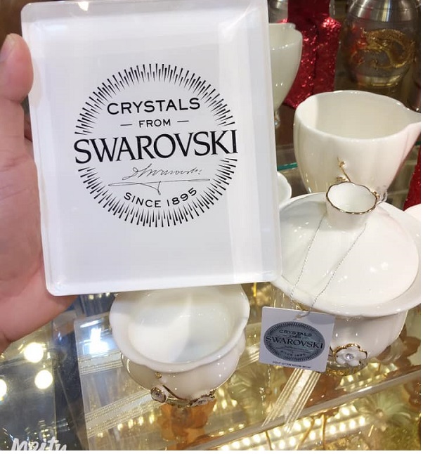 Bộ trà cao cấp pha lê Swarovski – sứ đúc vàng (khum)